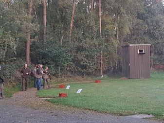 100 Tauben Schießen bei schönem Wetter