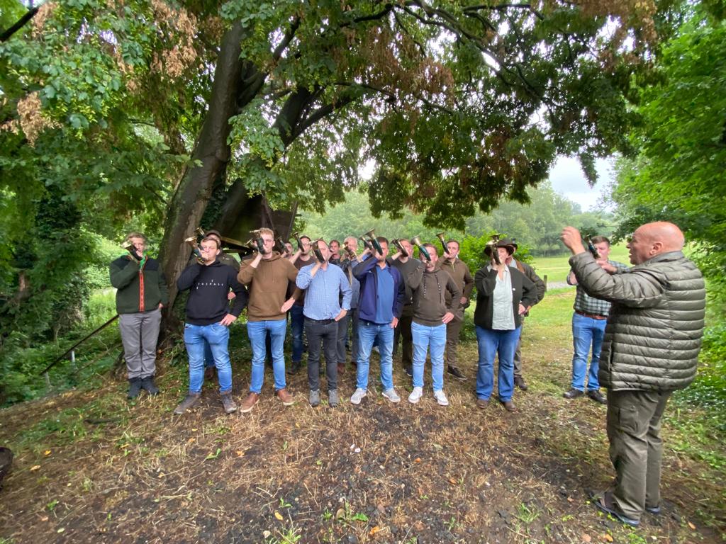 blaeserhutabzeichen-gruppenfoto-5-mit-lunnemann.jpeg