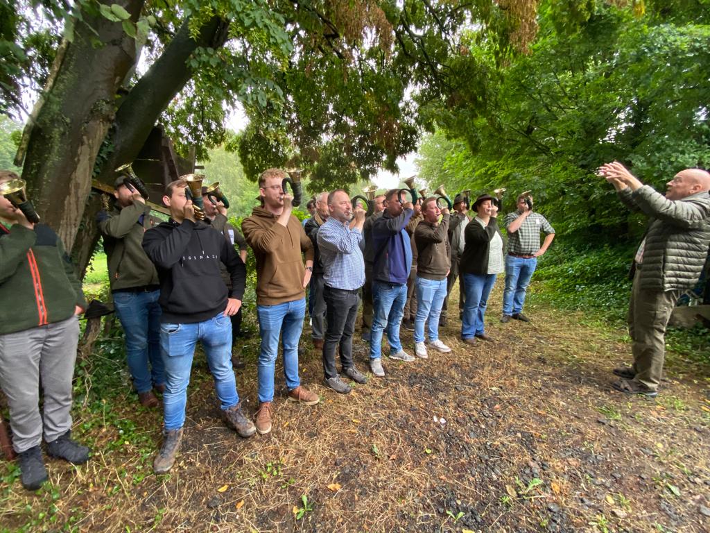 blaeserhutabzeichen-gruppenfoto-4-mit-lunnemann.jpeg